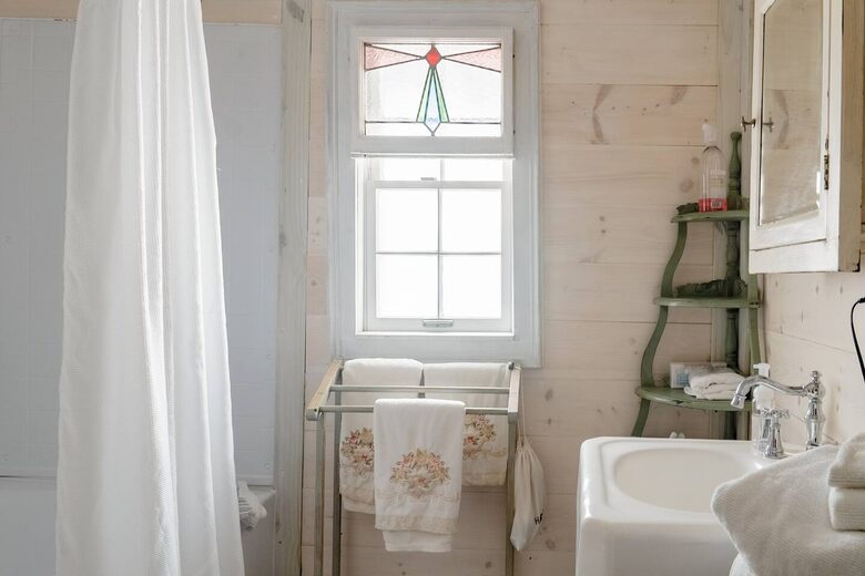 Charming 1910 Tybee Beach Cottage - Tybee Island, Georgia