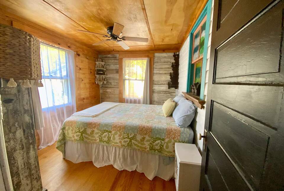 Charming 1910 Tybee Beach Cottage - Tybee Island, Georgia