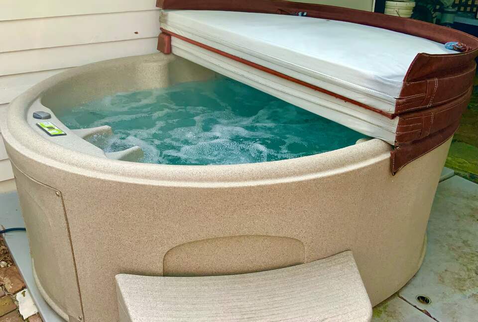 Charming 1910 Tybee Beach Cottage - Tybee Island, Georgia