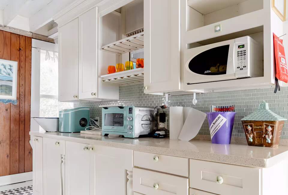 Charming 1910 Tybee Beach Cottage - Tybee Island, Georgia