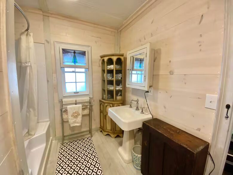 Charming 1910 Tybee Beach Cottage - Tybee Island, Georgia