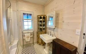 Charming 1910 Tybee Beach Cottage - Tybee Island, Georgia