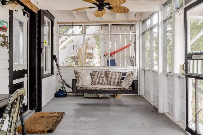 Charming 1910 Tybee Beach Cottage - Tybee Island, Georgia