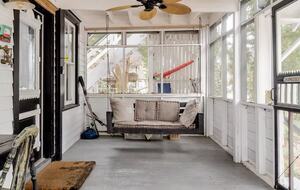 Charming 1910 Tybee Beach Cottage - Tybee Island, Georgia