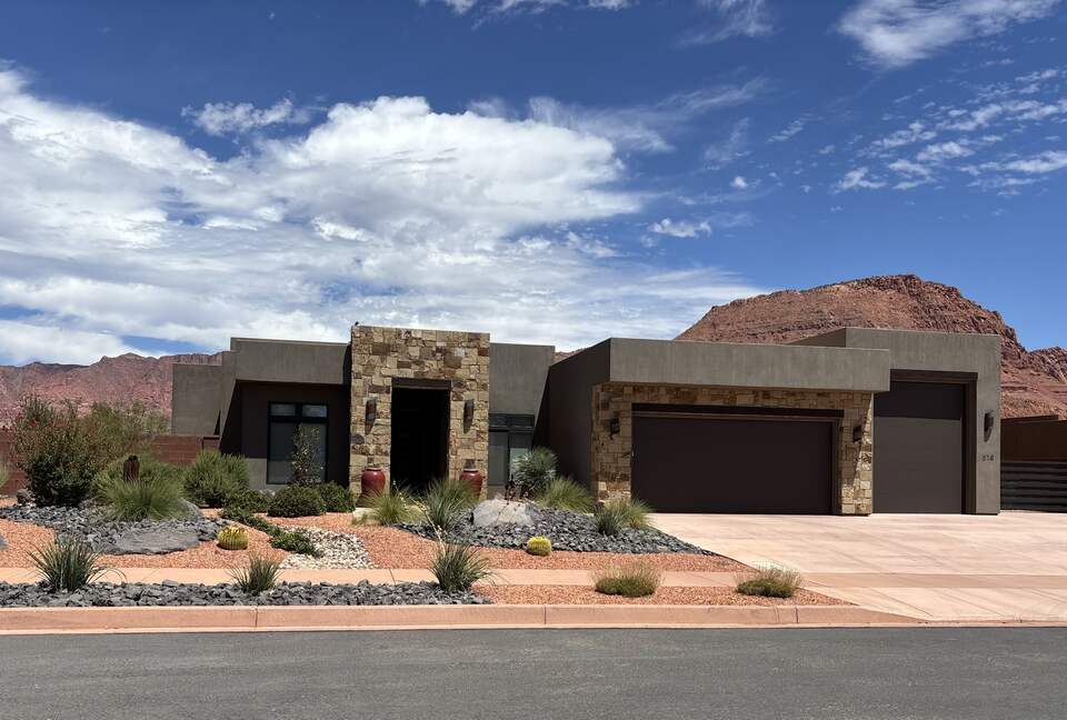 Cozy Red Rock Getaway with Outdoor Living - Ivins, Utah