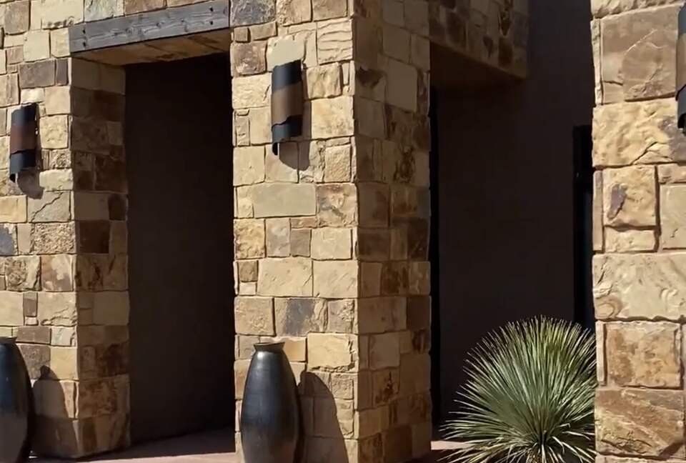 Cozy Red Rock Getaway with Outdoor Living - Ivins, Utah