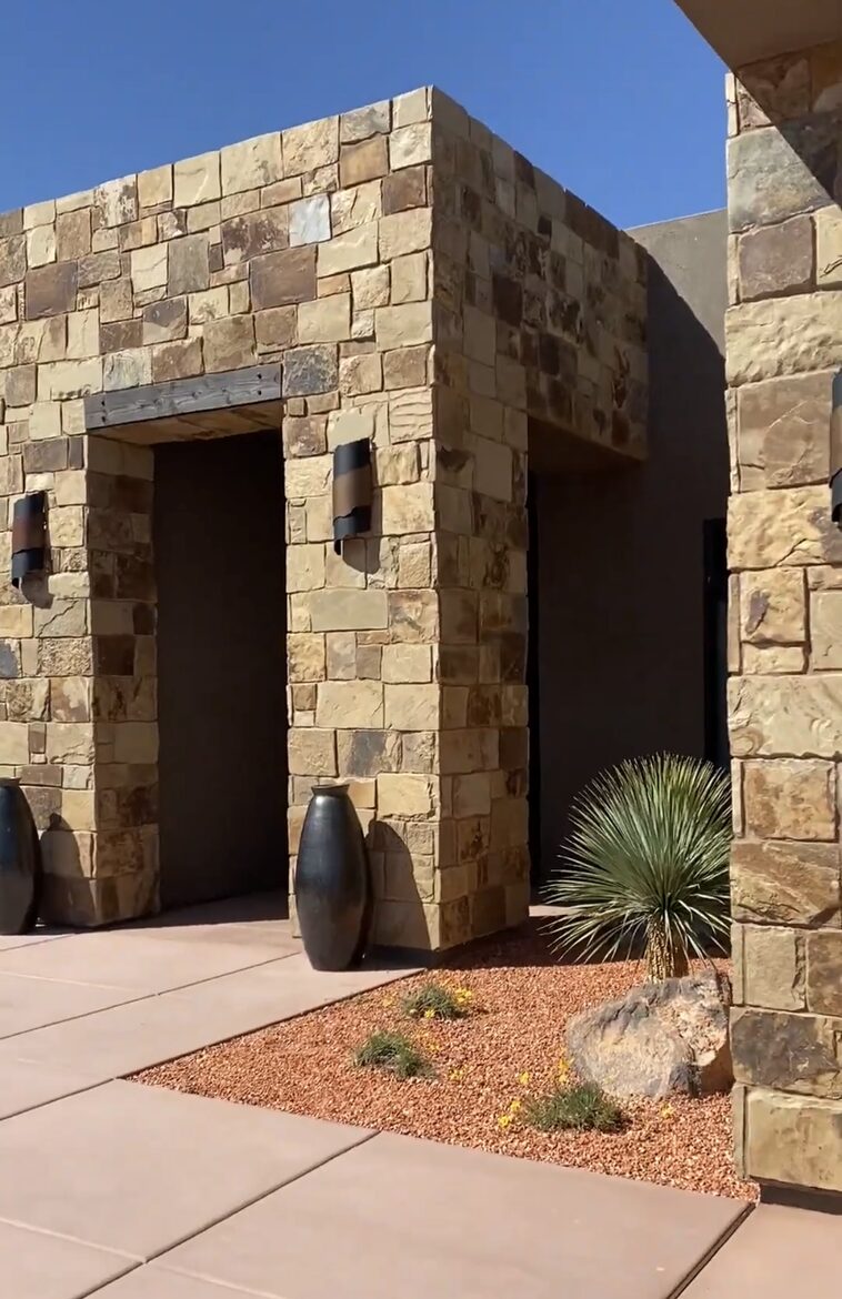 Cozy Red Rock Getaway with Outdoor Living - Ivins, Utah