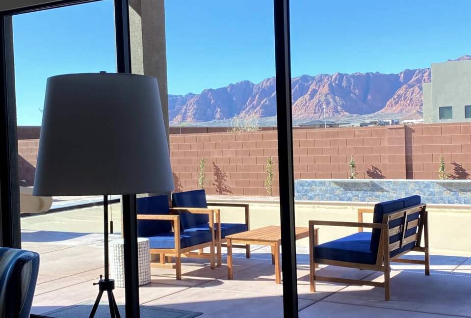Cozy Red Rock Getaway with Outdoor Living - Ivins, Utah