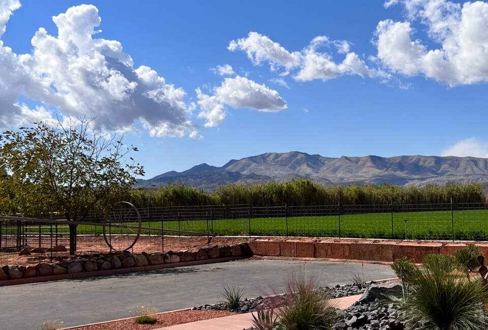 Cozy Red Rock Getaway with Outdoor Living - Ivins, Utah