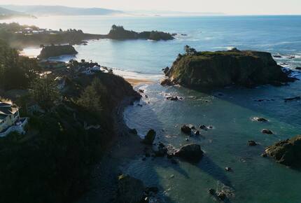 Rocky Waves Ocean Front Luxury Retreat - Brookings, Oregon