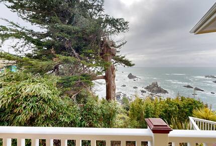 Rocky Waves Ocean Front Luxury Retreat - Brookings, Oregon