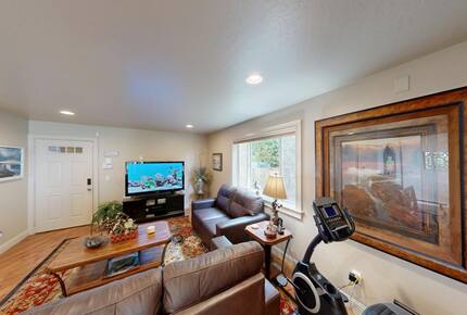 Rocky Waves Ocean Front Luxury Retreat - Brookings, Oregon