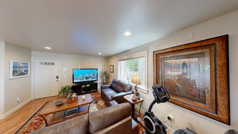 Rocky Waves Ocean Front Luxury Retreat - Brookings, Oregon