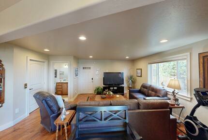 Rocky Waves Ocean Front Luxury Retreat - Brookings, Oregon