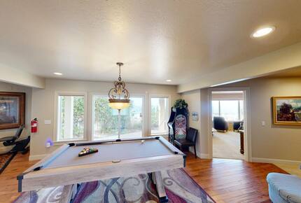 Rocky Waves Ocean Front Luxury Retreat - Brookings, Oregon