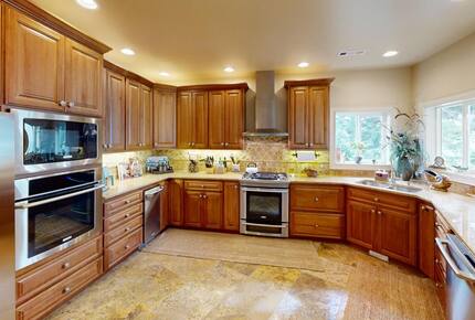 Rocky Waves Ocean Front Luxury Retreat - Brookings, Oregon