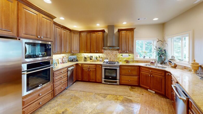 Rocky Waves Ocean Front Luxury Retreat - Brookings, Oregon