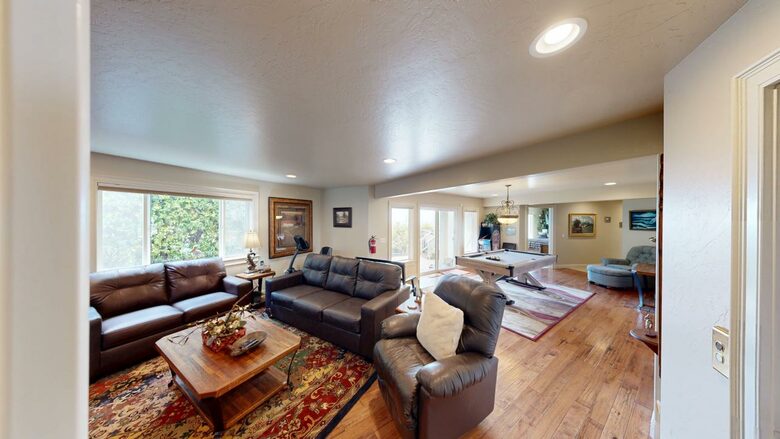 Rocky Waves Ocean Front Luxury Retreat - Brookings, Oregon