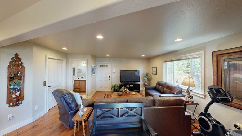Rocky Waves Ocean Front Luxury Retreat - Brookings, Oregon