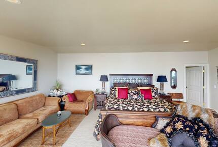 Rocky Waves Ocean Front Luxury Retreat - Brookings, Oregon