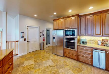 Rocky Waves Ocean Front Luxury Retreat - Brookings, Oregon