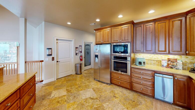 Rocky Waves Ocean Front Luxury Retreat - Brookings, Oregon