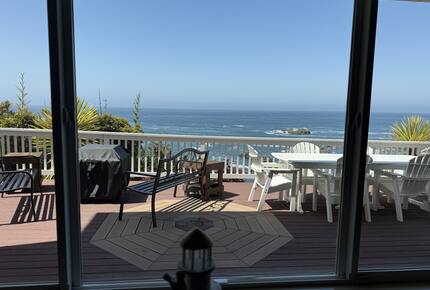 Rocky Waves Ocean Front Luxury Retreat - Brookings, Oregon