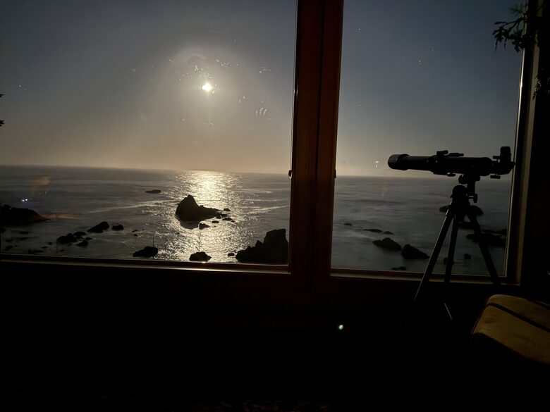 Rocky Waves Ocean Front Luxury Retreat - Brookings, Oregon