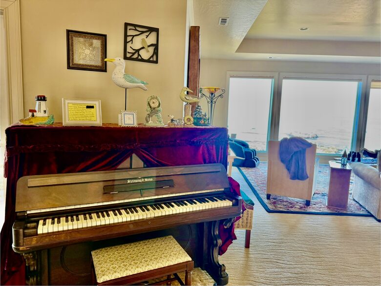 Rocky Waves Ocean Front Luxury Retreat - Brookings, Oregon