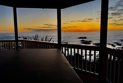 Rocky Waves Ocean Front Luxury Retreat - Brookings, Oregon