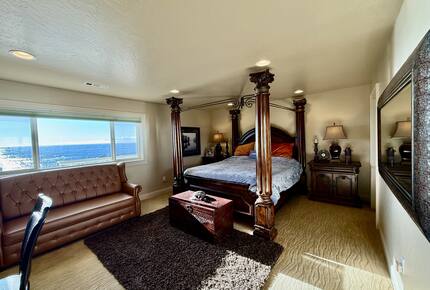 Rocky Waves Ocean Front Luxury Retreat - Brookings, Oregon