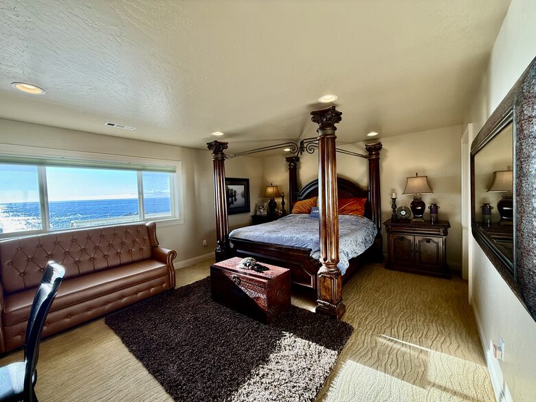 Rocky Waves Ocean Front Luxury Retreat - Brookings, Oregon