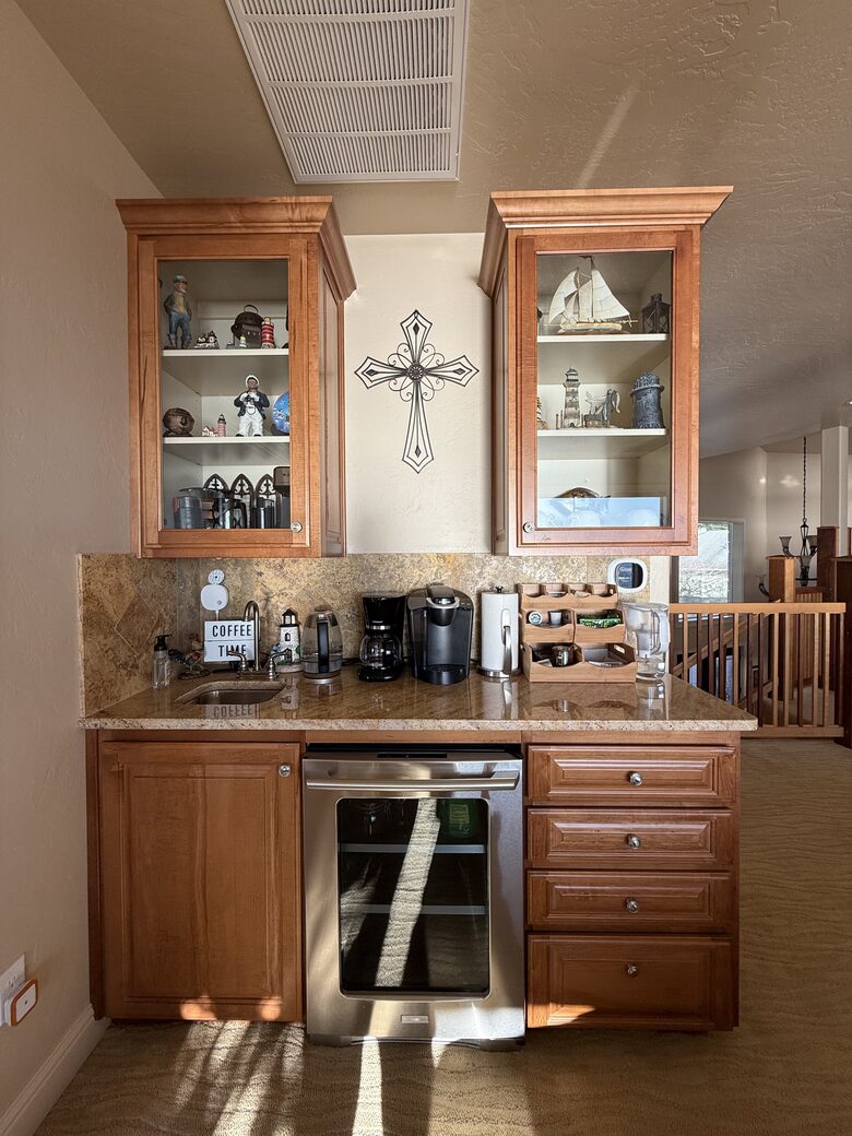 Rocky Waves Ocean Front Luxury Retreat - Brookings, Oregon