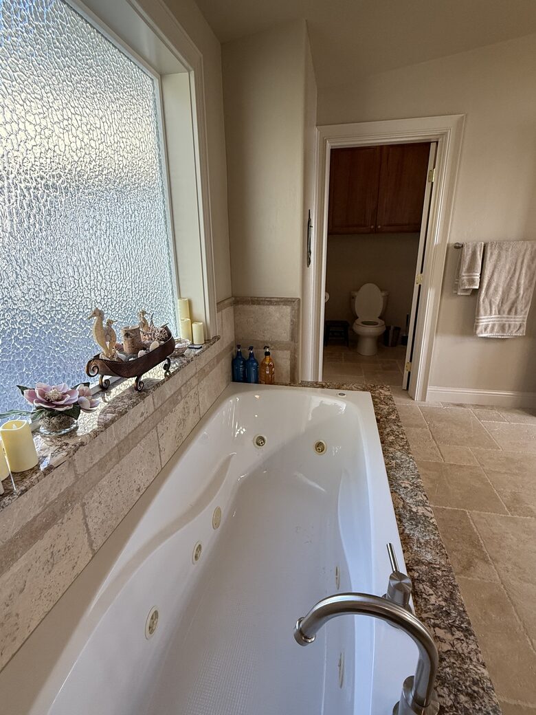 Rocky Waves Ocean Front Luxury Retreat - Brookings, Oregon