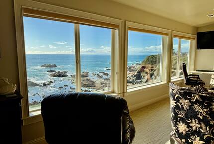 Rocky Waves Ocean Front Luxury Retreat - Brookings, Oregon