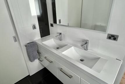 Sunlit Seaside Escape with Ocean Views - Omaha, New Zealand