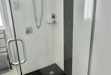 Sunlit Seaside Escape with Ocean Views - Omaha, New Zealand