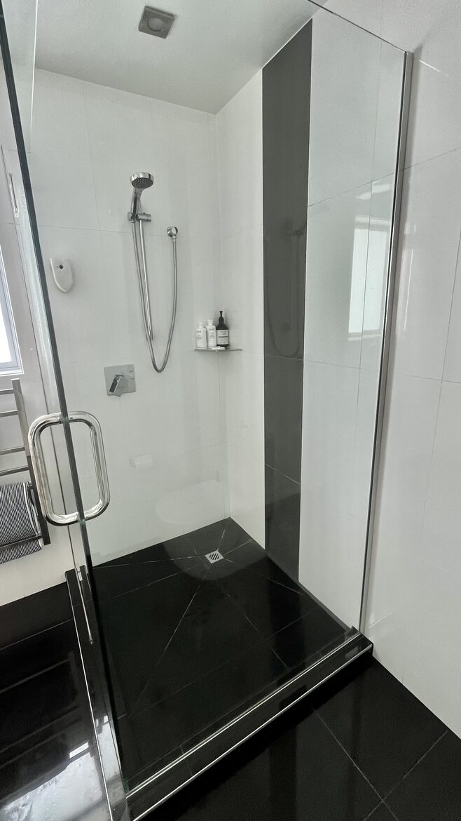 Sunlit Seaside Escape with Ocean Views - Omaha, New Zealand