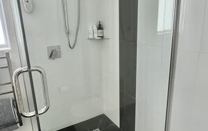 Sunlit Seaside Escape with Ocean Views - Omaha, New Zealand