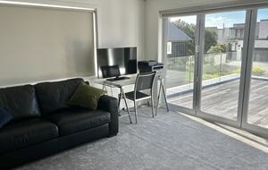 Sunlit Seaside Escape with Ocean Views - Omaha, New Zealand