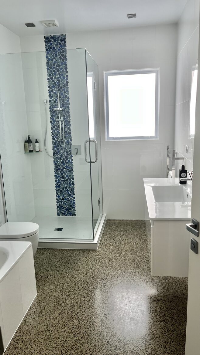 Sunlit Seaside Escape with Ocean Views - Omaha, New Zealand