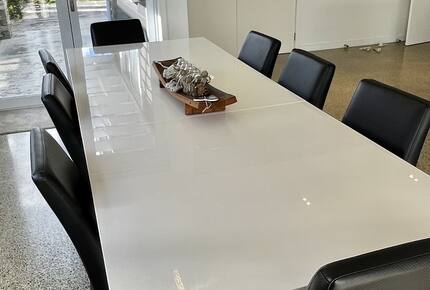 Sunlit Seaside Escape with Ocean Views - Omaha, New Zealand