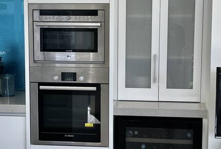 Sunlit Seaside Escape with Ocean Views - Omaha, New Zealand