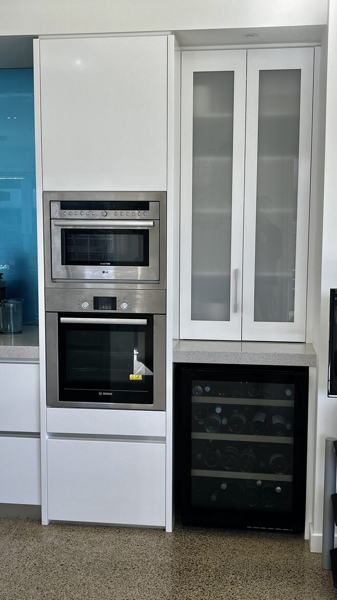 Sunlit Seaside Escape with Ocean Views - Omaha, New Zealand