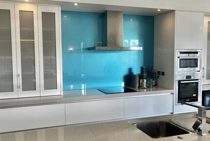 Sunlit Seaside Escape with Ocean Views - Omaha, New Zealand