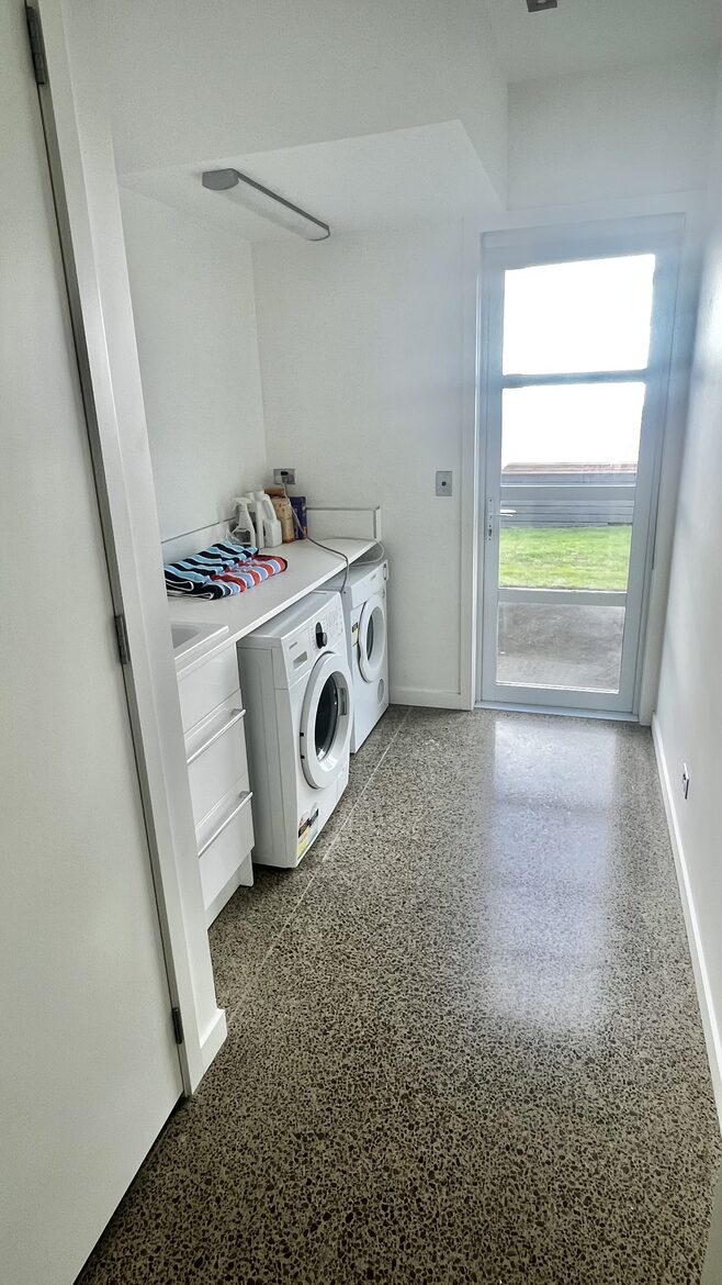 Sunlit Seaside Escape with Ocean Views - Omaha, New Zealand