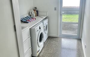 Sunlit Seaside Escape with Ocean Views - Omaha, New Zealand