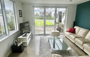 Sunlit Seaside Escape with Ocean Views - Omaha, New Zealand