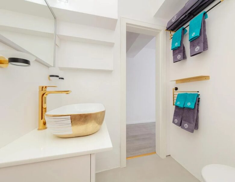 Bright & Airy Apartment Overlooking the Adriatic 2 - Novalja, Croatia