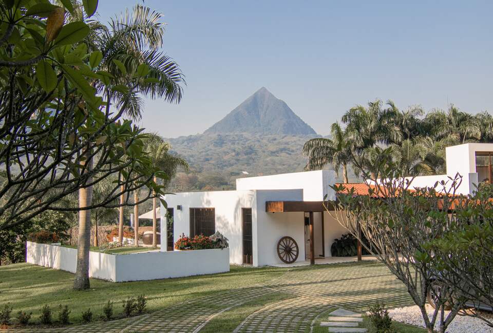 Luxury Jungle Haven with Infinity Views - Amaga, Colombia